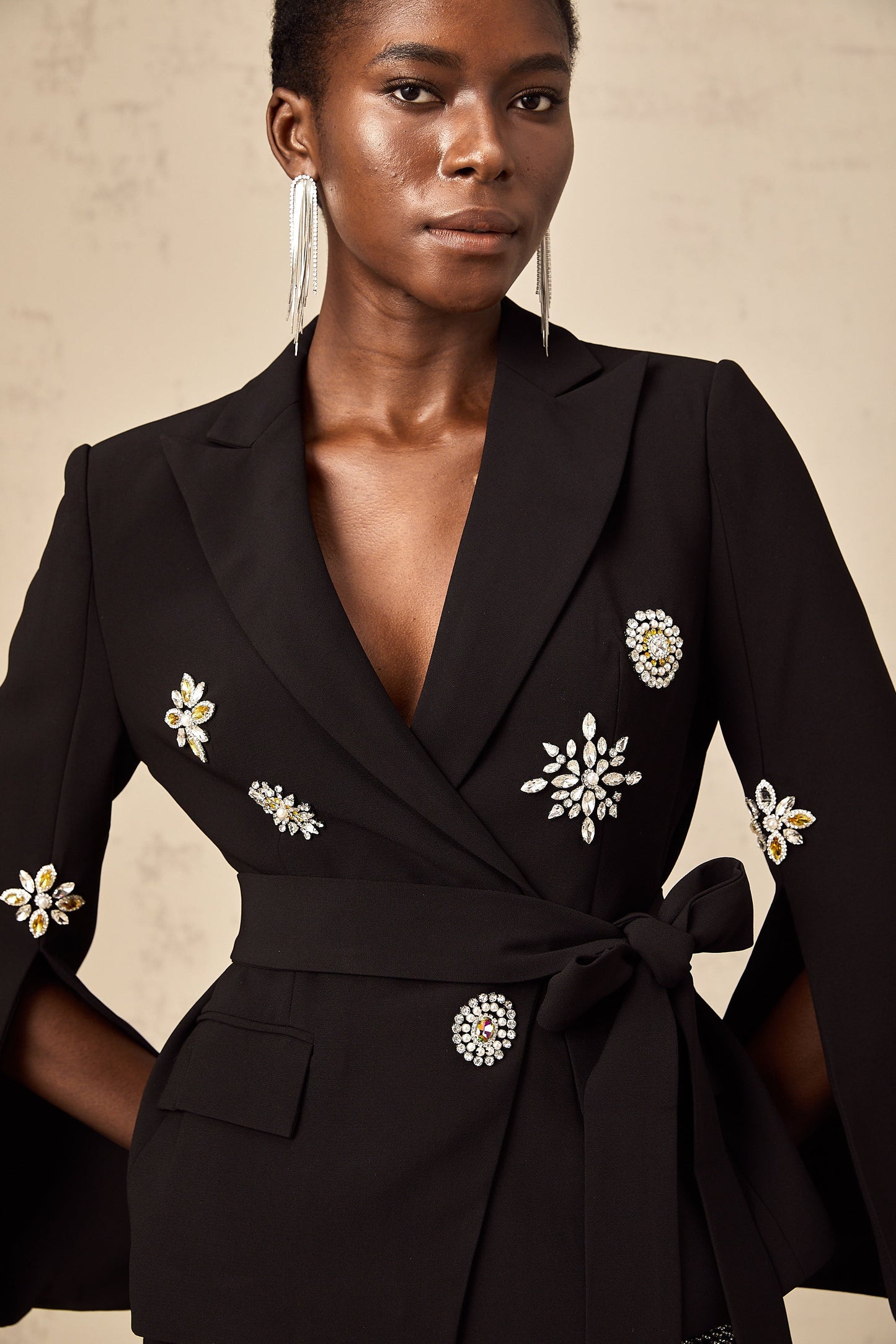 Geltrude Siyah Kendinden Kravatlı Kristal Süslemeli Blazer